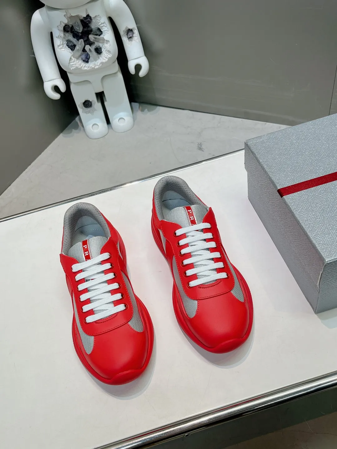 P680👟👟 Prada soft rubber and Bike fabric sports America’sCuP sneakers with Prada style have been redesigned, new fabrics and colors inject a new contemporary spirit into them. Size / 35-44 45 46 can be customized and non-returnable.